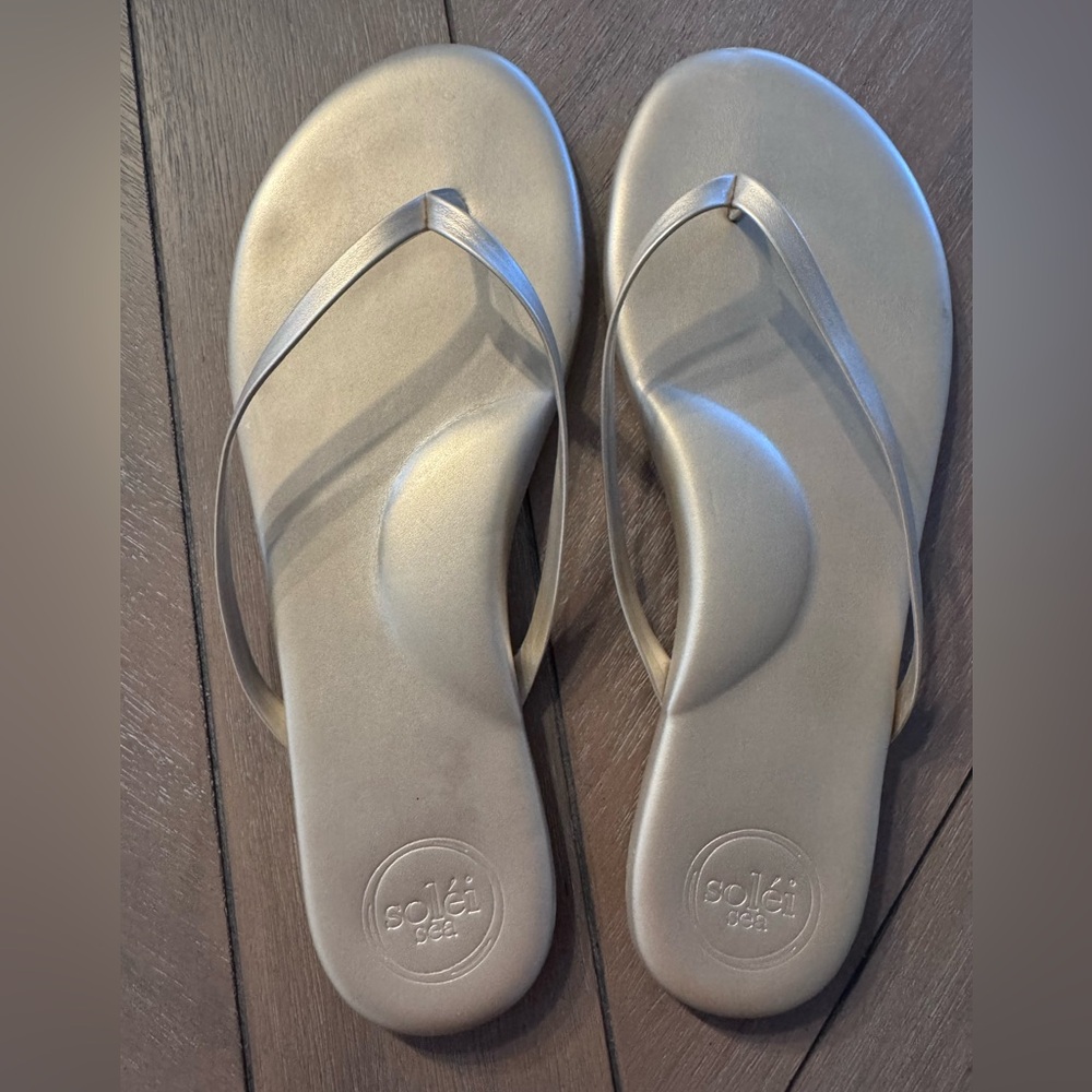 Soléi Sea Metallic Champagne Slip-On Flip Flop Sandals - Picture 3 of 7